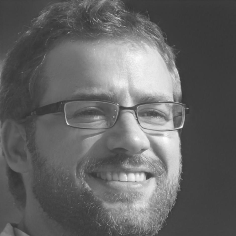 Programme instructor with extensive market analysis experience